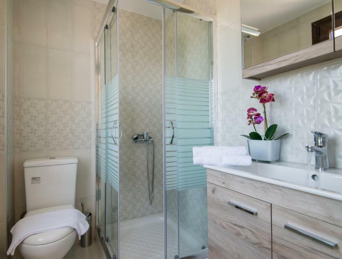 Elmyra Villa, Heated Pool & Walking To Beach, By Thinkvilla Gerani Chanion Extérieur photo